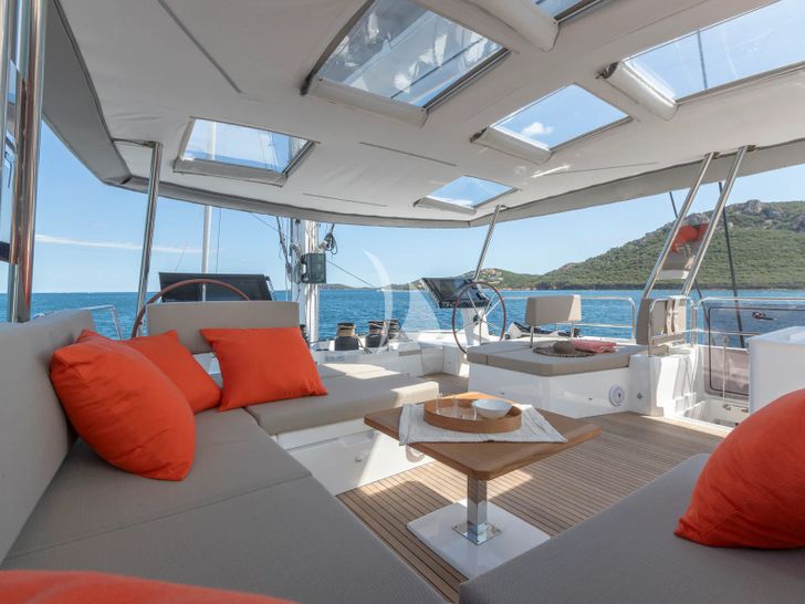 ISOLA Fountaine Pajot Alegria 67 - sundeck lounge ISOLA Fountaine Pajot Alegria 67 - sundeck lounge