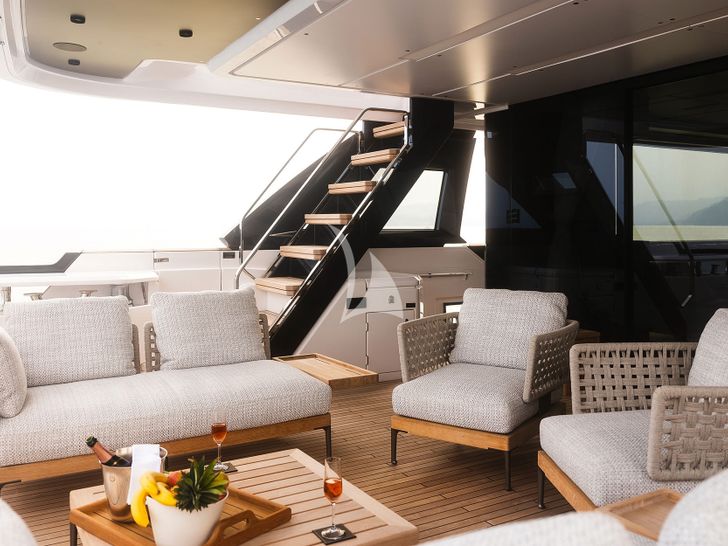 ISOTTA Ferretti 1000 Skydeck - aft deck ISOTTA Ferretti 1000 Skydeck - aft deck