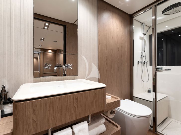 ISOTTA Ferretti 1000 Skydeck - twin cabin bathroom ISOTTA Ferretti 1000 Skydeck - twin cabin bathroom