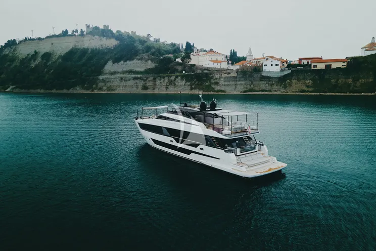 Charter Yacht ISOTTA - Ferretti 1000 Skydeck - 5 Cabins - Split - Dubrovnik - Hvar - Croatia