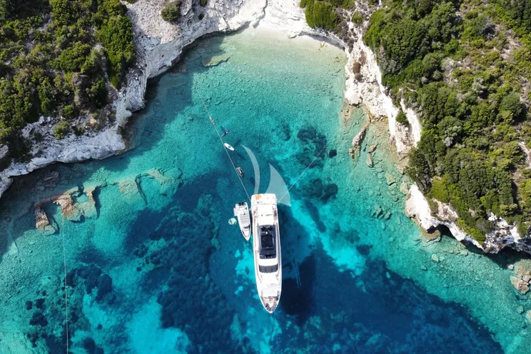 Charter Yacht ISOTTA - Ferretti 1000 Skydeck - 5 Cabins - Split - Dubrovnik - Hvar - Croatia