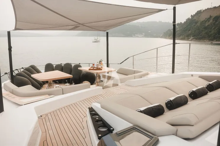 Charter Yacht ISOTTA - Ferretti 1000 Skydeck - 5 Cabins - Split - Dubrovnik - Hvar - Croatia