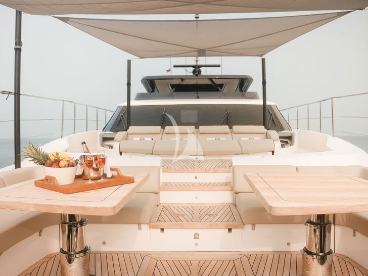 ISOTTA Ferretti 1000 Skydeck - flybridge/skydeck ISOTTA Ferretti 1000 Skydeck - flybridge/skydeck