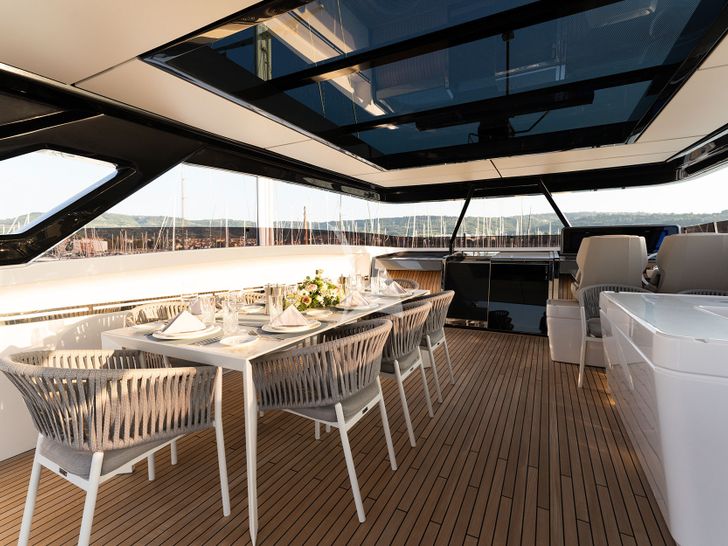 ISOTTA Ferretti 1000 Skydeck - indoor dining area ISOTTA Ferretti 1000 Skydeck - indoor dining area