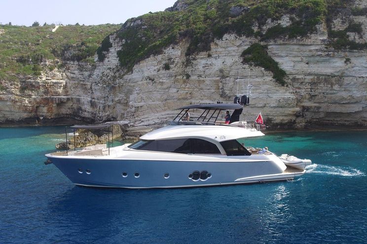 Charter Yacht IT`S MAGIC - Monte Carlo MCY65 - 3 Cabins - Cannes - St Tropez - Nice - Antibes - French Riviera - Monaco