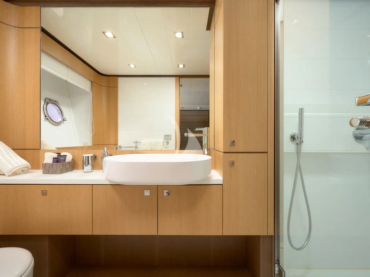 IVA Ferretti 960 - VIP cabin bathroom IVA Ferretti 960 - VIP cabin bathroom