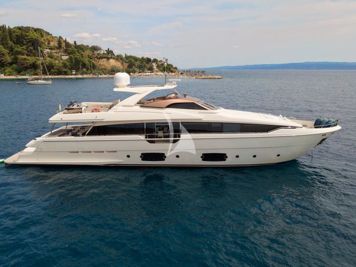 IVA Ferretti 960 - anchored IVA Ferretti 960 - anchored
