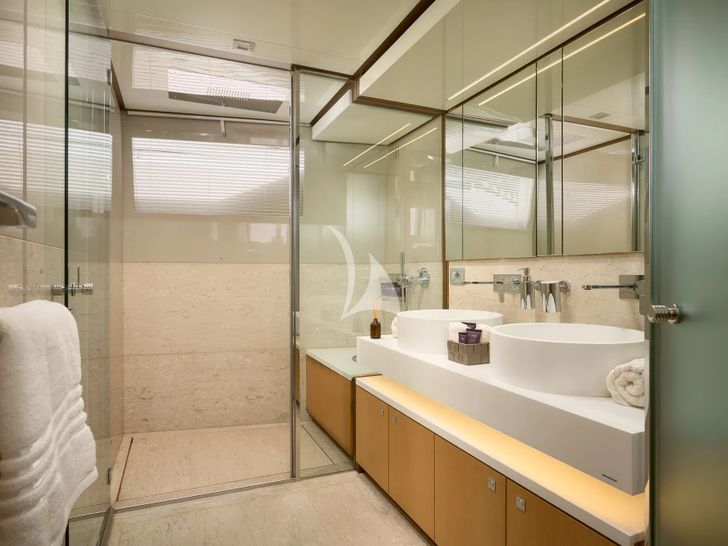 IVA Ferretti 960 - master cabin bathroom IVA Ferretti 960 - master cabin bathroom