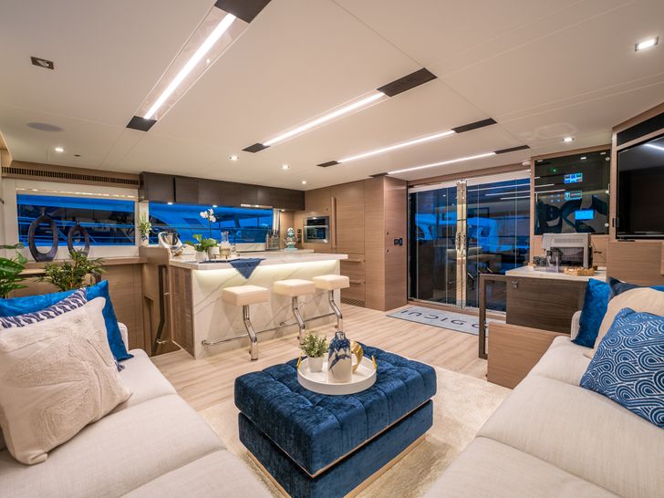 INDIGO Horizon 60 Power Cat - Saloon INDIGO Horizon 60 Power Cat - Saloon