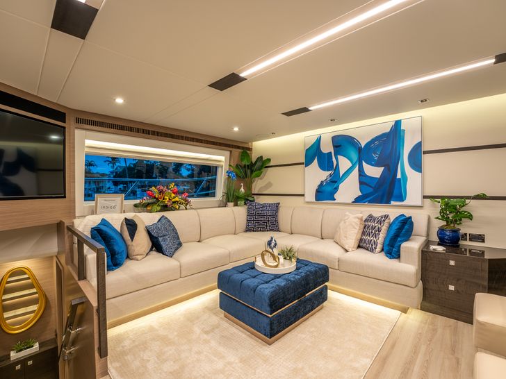 INDIGO Horizon 60 Power Cat - Saloon Seating INDIGO Horizon 60 Power Cat - Saloon Seating