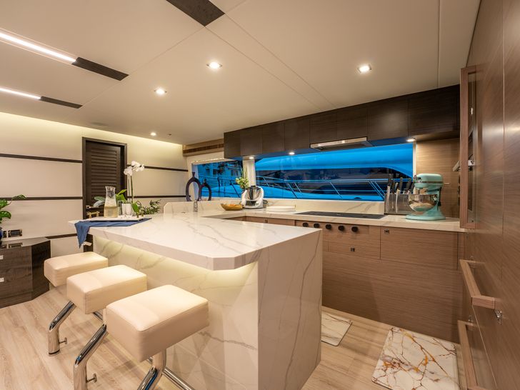 INDIGO Horizon 60 Power Cat - Saloon Bar Area INDIGO Horizon 60 Power Cat - Saloon Bar Area