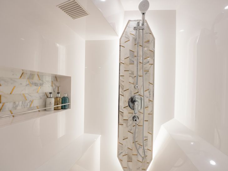 INDIGO Horizon 60 Power Cat - Master Cabin Shower INDIGO Horizon 60 Power Cat - Master Cabin Shower