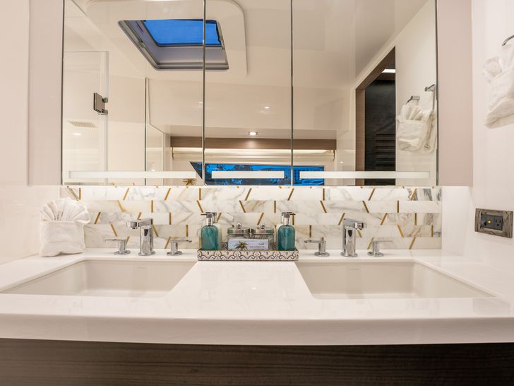 INDIGO Horizon 60 Power Cat - Master Cabin Lavatory INDIGO Horizon 60 Power Cat - Master Cabin Lavatory