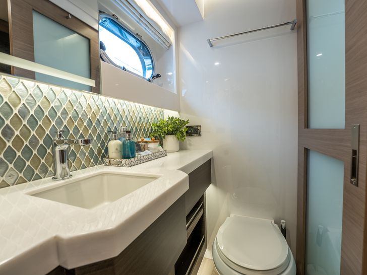 INDIGO Horizon 60 Power Cat - VIP Cabin Bathroom INDIGO Horizon 60 Power Cat - VIP Cabin Bathroom