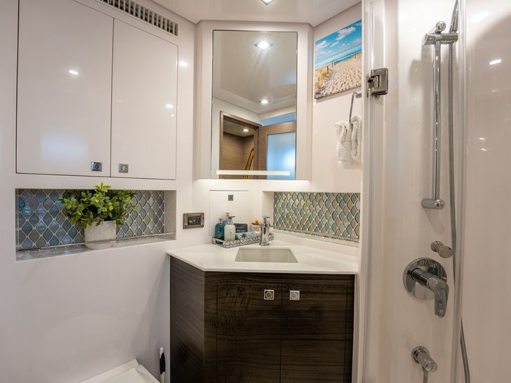 INDIGO Horizon 60 Power Cat - VIP Cabin Bathroom Wide Shot INDIGO Horizon 60 Power Cat - VIP Cabin Bathroom Wide Shot