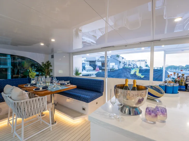 INDIGO Horizon 60 Power Cat - Flybridge Lounge INDIGO Horizon 60 Power Cat - Flybridge Lounge