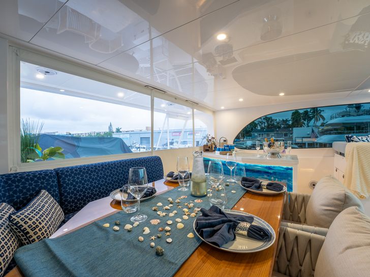 INDIGO Horizon 60 Power Cat - Flybridge Dining Set Up INDIGO Horizon 60 Power Cat - Flybridge Dining Set Up