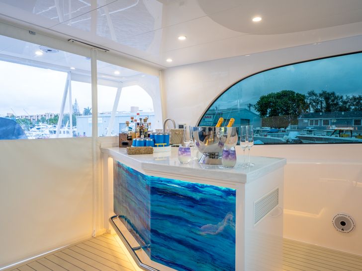 INDIGO Horizon 60 Power Cat - Flybridge Bar INDIGO Horizon 60 Power Cat - Flybridge Bar