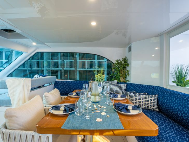 INDIGO Horizon 60 Power Cat - Flybridge Dining Area INDIGO Horizon 60 Power Cat - Flybridge Dining Area