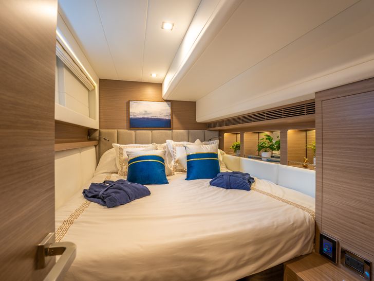 INDIGO Horizon 60 Power Cat - Guest Cabin INDIGO Horizon 60 Power Cat - Guest Cabin