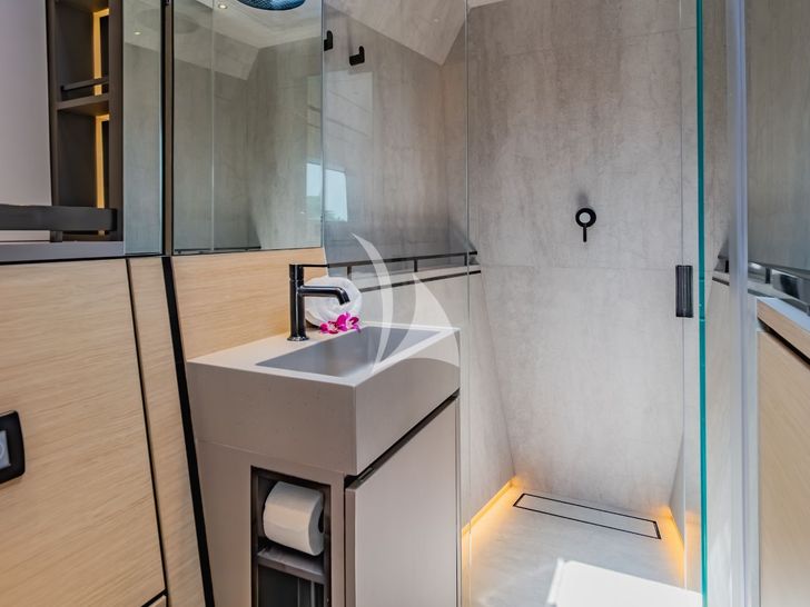 JACK McConaghy 75 - cabin bathroom JACK McConaghy 75 - cabin bathroom