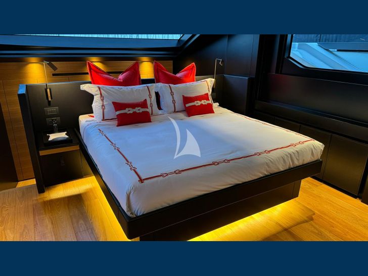 JACKI Sanlorenzo SL96 Asymmetric VIP cabin 2