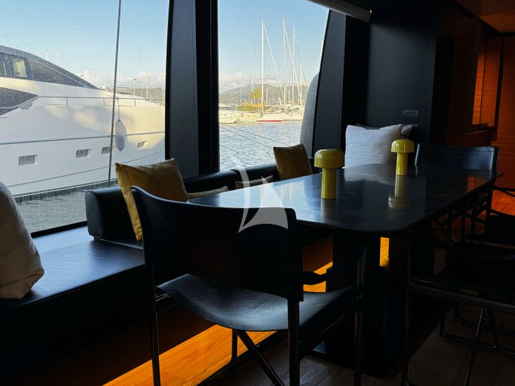 JACKI Sanlorenzo SL96 Asymmetric - indoor dining area JACKI Sanlorenzo SL96 Asymmetric - indoor dining area