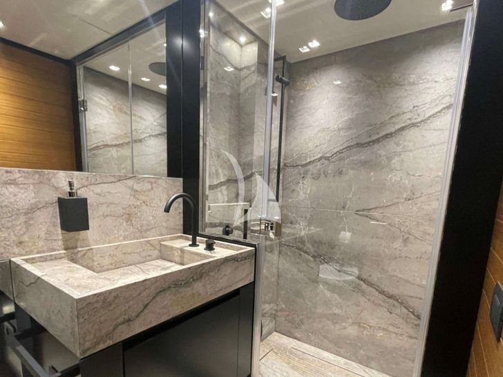 JACKI Sanlorenzo SL96 Asymmetric - master cabin bathroom JACKI Sanlorenzo SL96 Asymmetric - master cabin bathroom