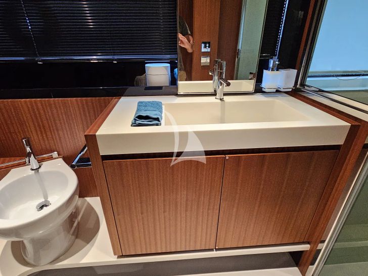 JACK II Riva 66 - master cabin bathroom JACK II Riva 66 - master cabin bathroom