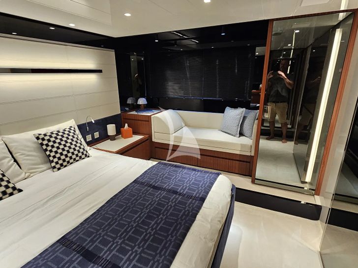 JACK II Riva 66 - master cabin bed and seating JACK II Riva 66 - master cabin bed and seating