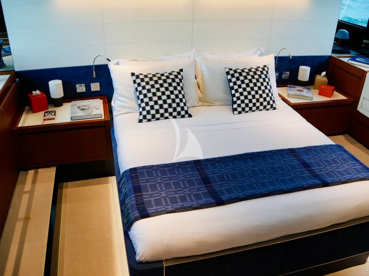 JACK II Riva 66 - master cabin bed JACK II Riva 66 - master cabin bed