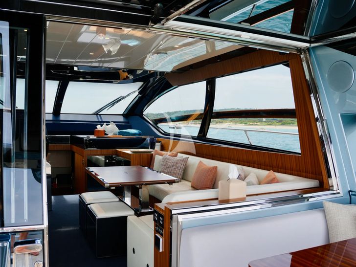 JACK II Riva 66 - saloon JACK II Riva 66 - saloon