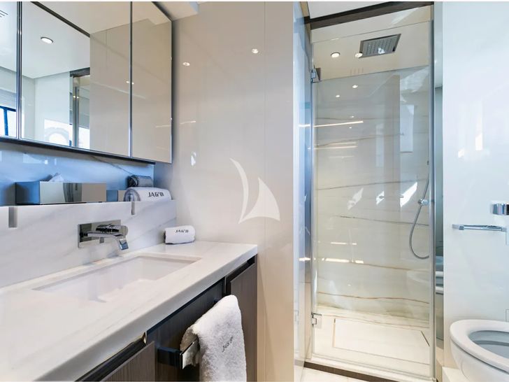 JAG`B Ferretti 960 - VIP cabin 2 bathroom JAG`B Ferretti 960 - VIP cabin 2 bathroom