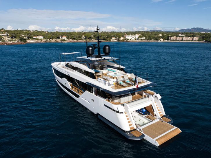 JAG`B Ferretti 960 - aft shot JAG`B Ferretti 960 - aft shot