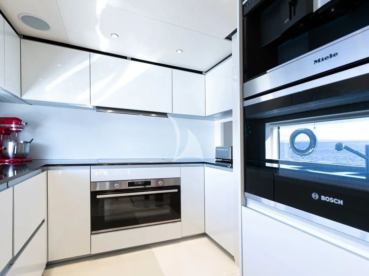 JAG`B Ferretti 960 - galley JAG`B Ferretti 960 - galley