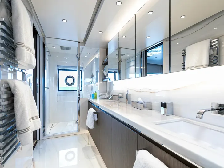 JAG`B Ferretti 960 - master cabin bathroom JAG`B Ferretti 960 - master cabin bathroom