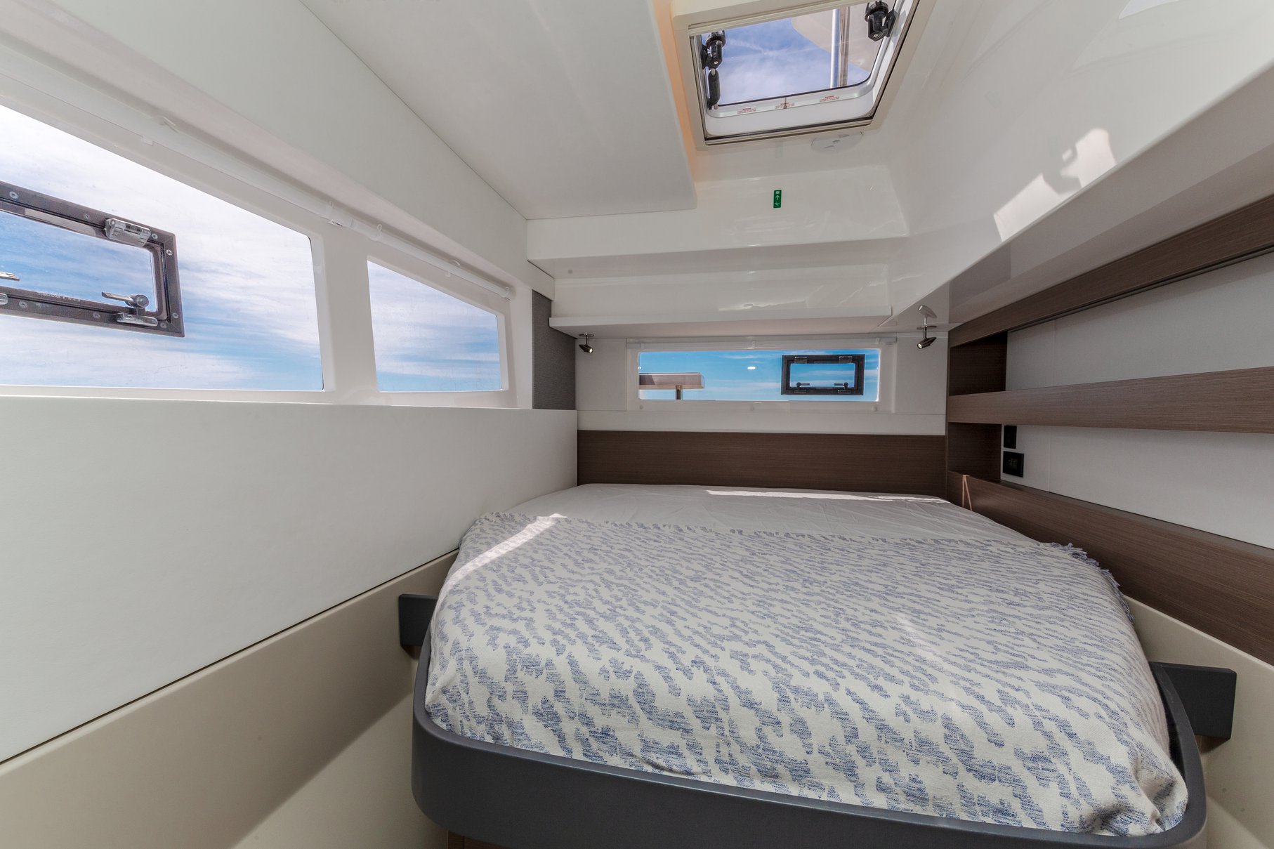 Charter Yacht JANI - Leopard 42 - 3 Cabins - 6 Guests - St Raphael - Cannes - Nice - Antibes - St Tropez - Monaco - French Riviera