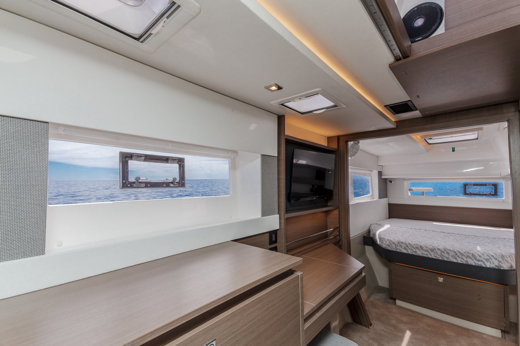 Charter Yacht JANI - Leopard 42 - 3 Cabins - 6 Guests - St Raphael - Cannes - Nice - Antibes - St Tropez - Monaco - French Riviera