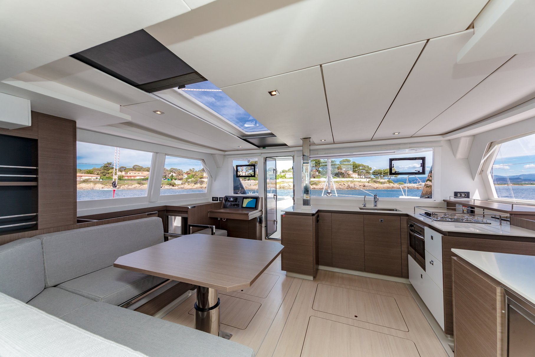 Charter Yacht JANI - Leopard 42 - 3 Cabins - 6 Guests - St Raphael - Cannes - Nice - Antibes - St Tropez - Monaco - French Riviera