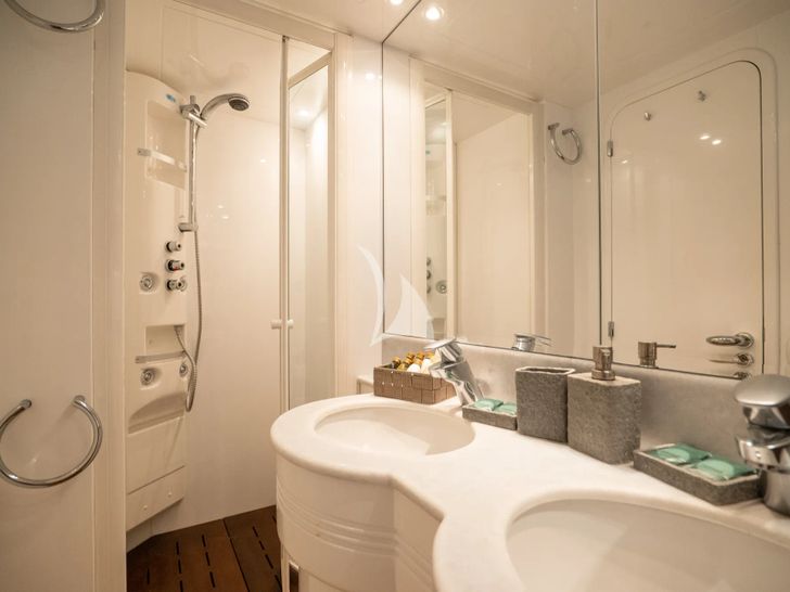 JAUNI Amer Owner Ensuite JAUNI Amer Owner Ensuite