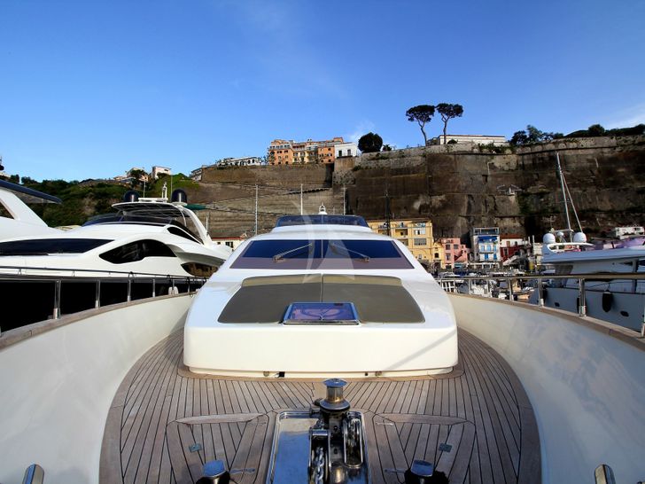 JAUNI Yacht Bow JAUNI Yacht Bow