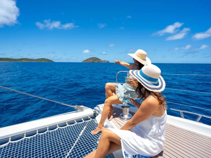 JEWEL Fountaine Pajot Alegria 67 - guests on the twin trampolines JEWEL Fountaine Pajot Alegria 67 - guests on the twin trampolines