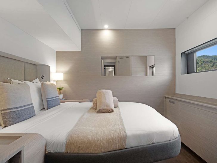 JEWEL Fountaine Pajot Alegria 67 - main cabin bed JEWEL Fountaine Pajot Alegria 67 - main cabin bed