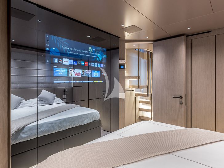 JICJ Sanlorenzo SL96A - VIP cabin 1 TV JICJ Sanlorenzo SL96A - VIP cabin 1 TV