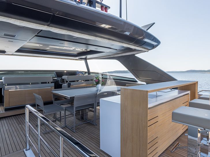 JICJ Sanlorenzo SL96A - flybridge dining and bar area JICJ Sanlorenzo SL96A - flybridge dining and bar area