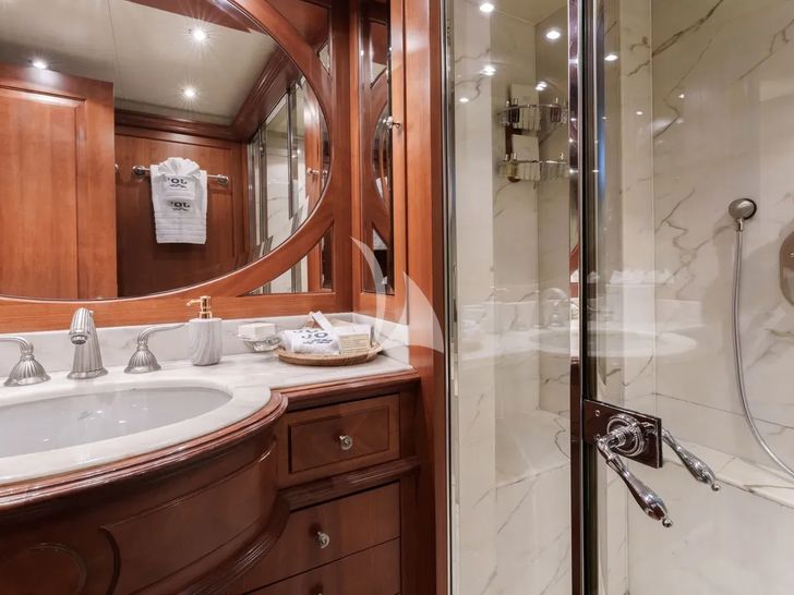 JO I Benetti Golden Bay 50m - VIP cabin 1 bathroom JO I Benetti Golden Bay 50m - VIP cabin 1 bathroom