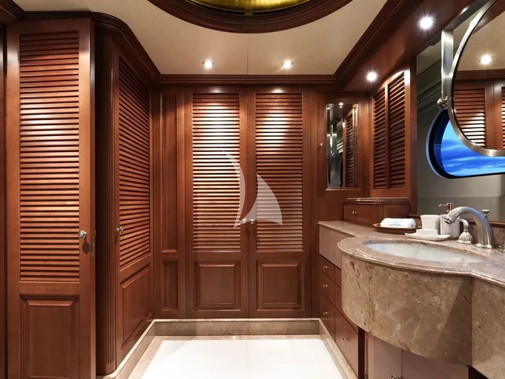JO I Benetti Golden Bay 50m - master cabin His bathroom JO I Benetti Golden Bay 50m - master cabin His bathroom
