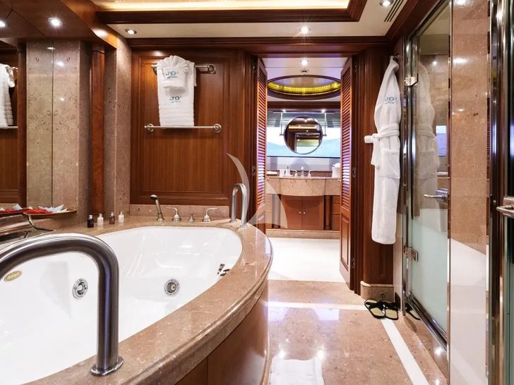 JO I Benetti Golden Bay 50m - master cabin bathroom JO I Benetti Golden Bay 50m - master cabin bathroom