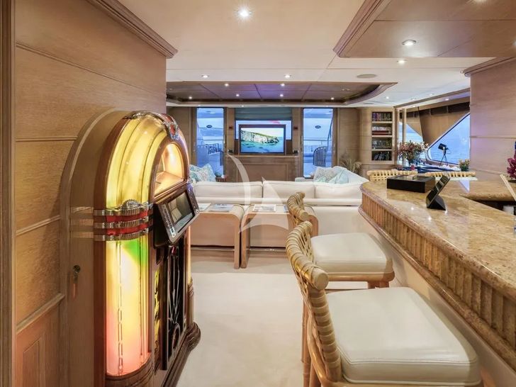 JO I Benetti Golden Bay 50m - sky bar JO I Benetti Golden Bay 50m - sky bar