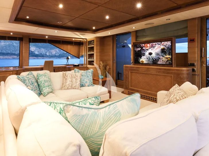 JO I Benetti Golden Bay 50m - sky lounge JO I Benetti Golden Bay 50m - sky lounge